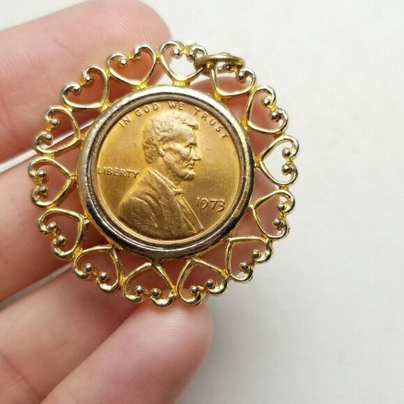 Vintage 1973 Lucky Penny Pendant, Gold Tone Heart Frame, Signed W.L.P, Estate - Picture 2 of 6